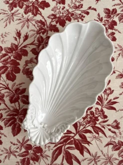 Ravier ramequin coquillage en porcelaine ancienne