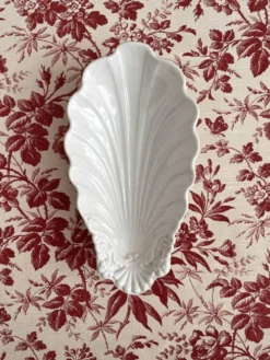 Ravier ramequin coquillage en porcelaine ancienne