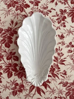 Ravier ramequin coquillage en porcelaine ancienne