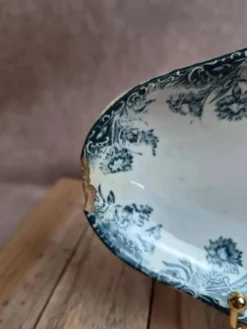 Ravier terre de fer Sté Amandinoise – modèle Oeillets – décor bleu ancien