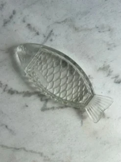 Ravier verre moulé — Forme poisson, écailles en relief