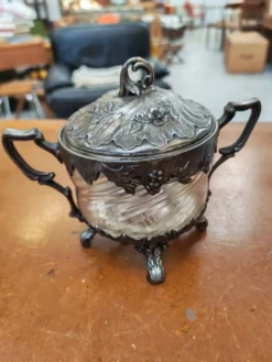 Ravissant sucrier bonbonnière Belle Époque en verre torsadé et métal patiné