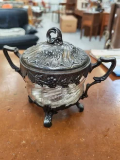 Ravissant sucrier bonbonnière Belle Époque en verre torsadé et métal patiné