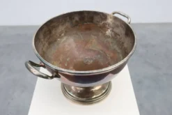 Refroidisseur à champagne en argent massif Art déco avec surface patinée, France années 1920.