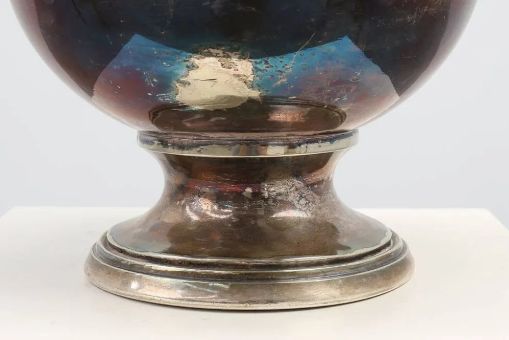 Refroidisseur à champagne en argent massif Art déco avec surface patinée, France années 1920.