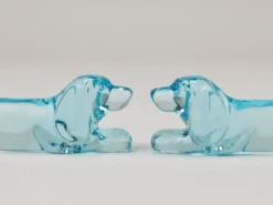 6 repose-couteaux Art déco français en verre bleu clair, années 1930 représentant un teckel ou basset