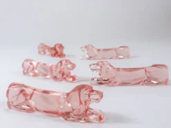 12 Repose-couteaux Chien Teckel Basset Art Déco Français en Verre Rosé, France, Années 1930