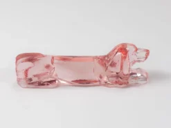 12 Repose-couteaux Chien Teckel Basset Art Déco Français en Verre Rosé, France, Années 1930