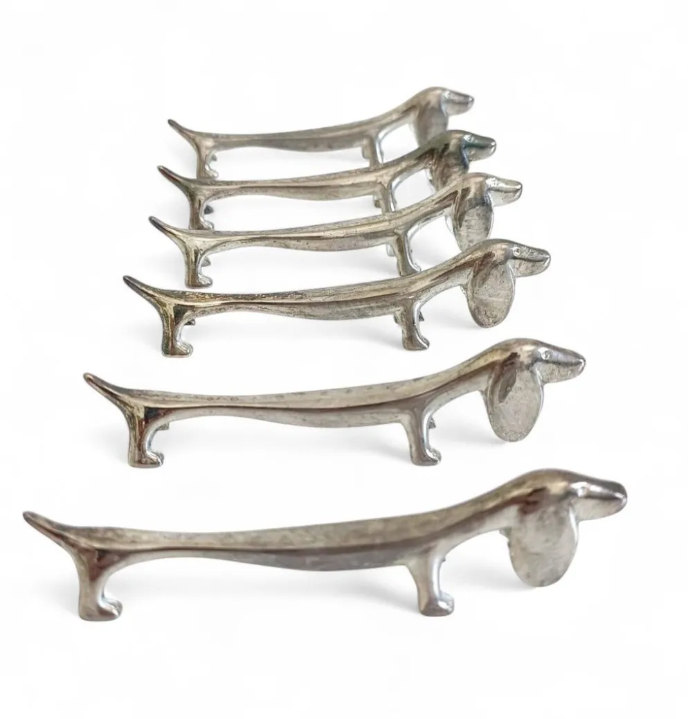 Repose-couteaux vintage, ensemble de six chiens teckels en argent, Italie, 20e siècle