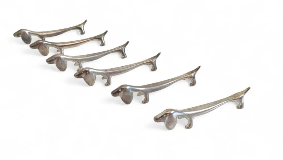 Repose-couteaux vintage, ensemble de six chiens teckels en argent, Italie, 20e siècle