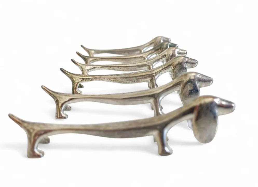 Repose-couteaux vintage, ensemble de six chiens teckels en argent, Italie, 20e siècle
