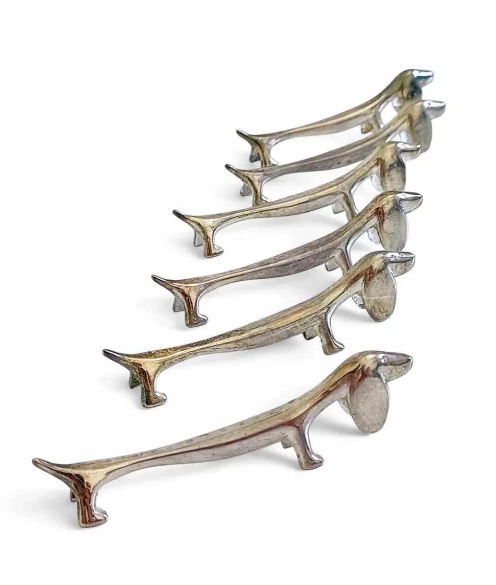Repose-couteaux vintage, ensemble de six chiens teckels en argent, Italie, 20e siècle