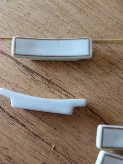 Repose couverts en porcelaine