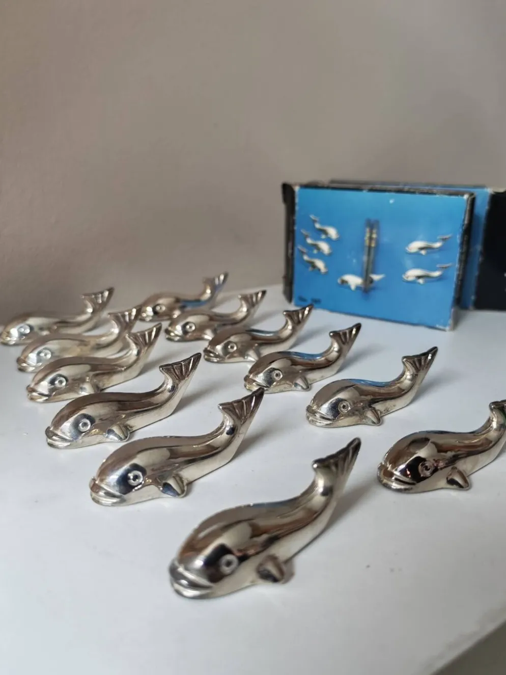 12 reposes-couteau en métal argenté baleine