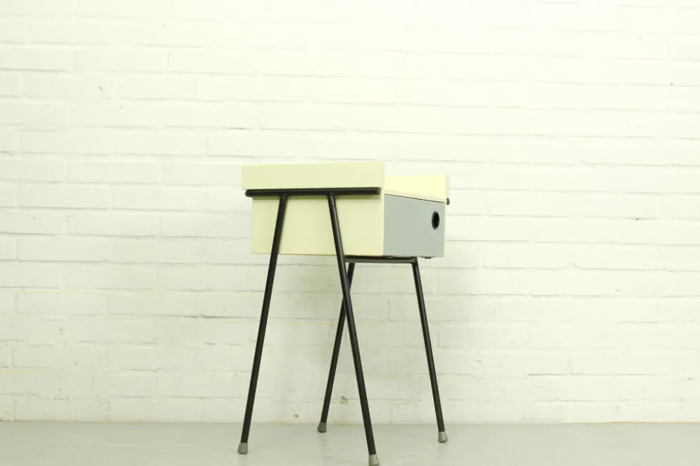 Rob Parry et Emile Truijen Lit, chaise et table de chevet pour la série Dico « Kamer 56 », années 1950