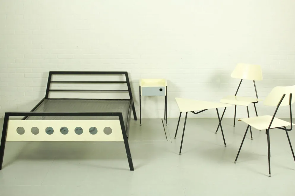 Rob Parry et Emile Truijen Lit, chaise et table de chevet pour la série Dico « Kamer 56 », années 1950