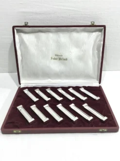 Saint Médard – 12 porte couteaux en métal argenté