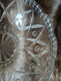Saladier ancien en verre taillé