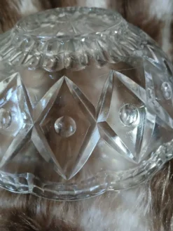 Saladier ancien en verre taillé