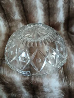 Saladier ancien en verre taillé