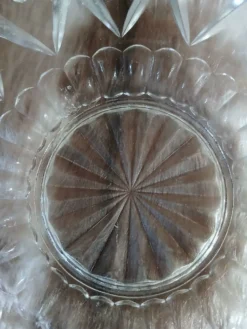 Saladier ancien en verre taillé