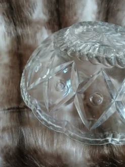 Saladier ancien en verre taillé