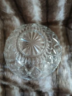 Saladier ancien en verre taillé