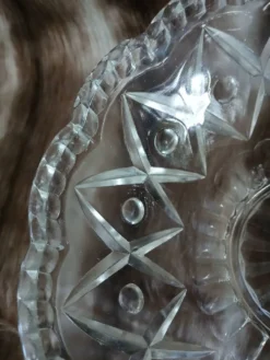 Saladier ancien en verre taillé