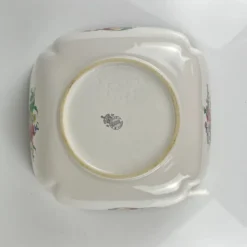 Saladier carré, modèle réverbère par KG Lunéville, motif rose