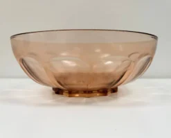 Saladier des années 50 en verre moulé rose poudré