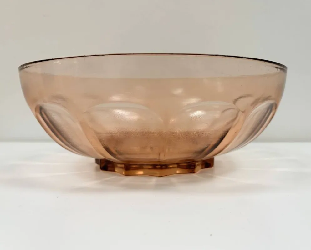 Saladier des années 50 en verre moulé rose poudré