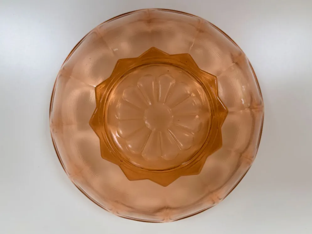 Saladier des années 50 en verre moulé rose poudré