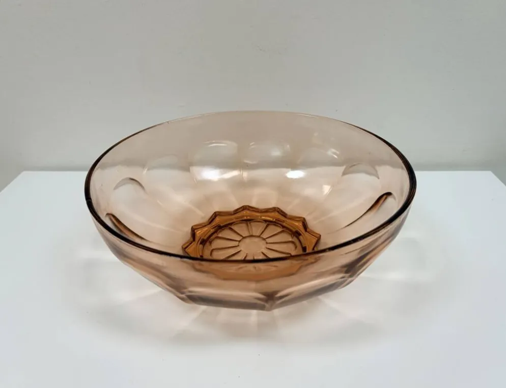 Saladier des années 50 en verre moulé rose poudré