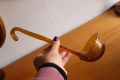 Saladier et louche BIOT verre bullé soufflé ambré vintage