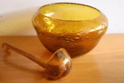 Saladier et louche BIOT verre bullé soufflé ambré vintage