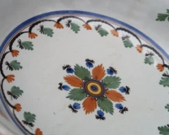 Saladier plat creux en faïence de Nevers XVIIIe