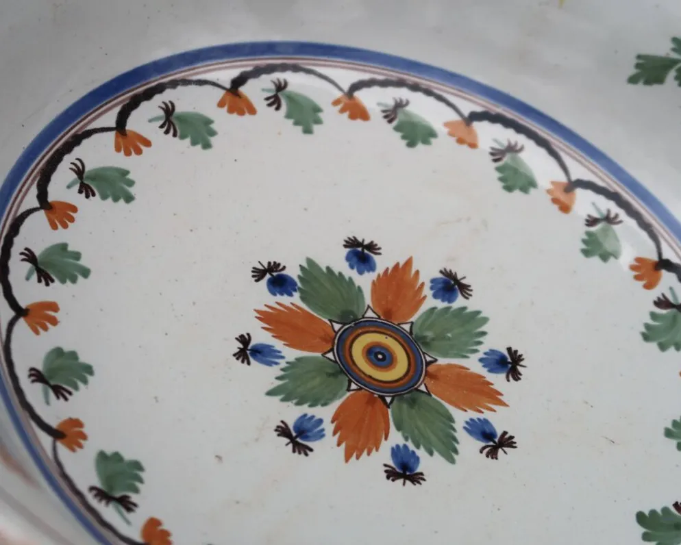 Saladier plat creux en faïence de Nevers XVIIIe