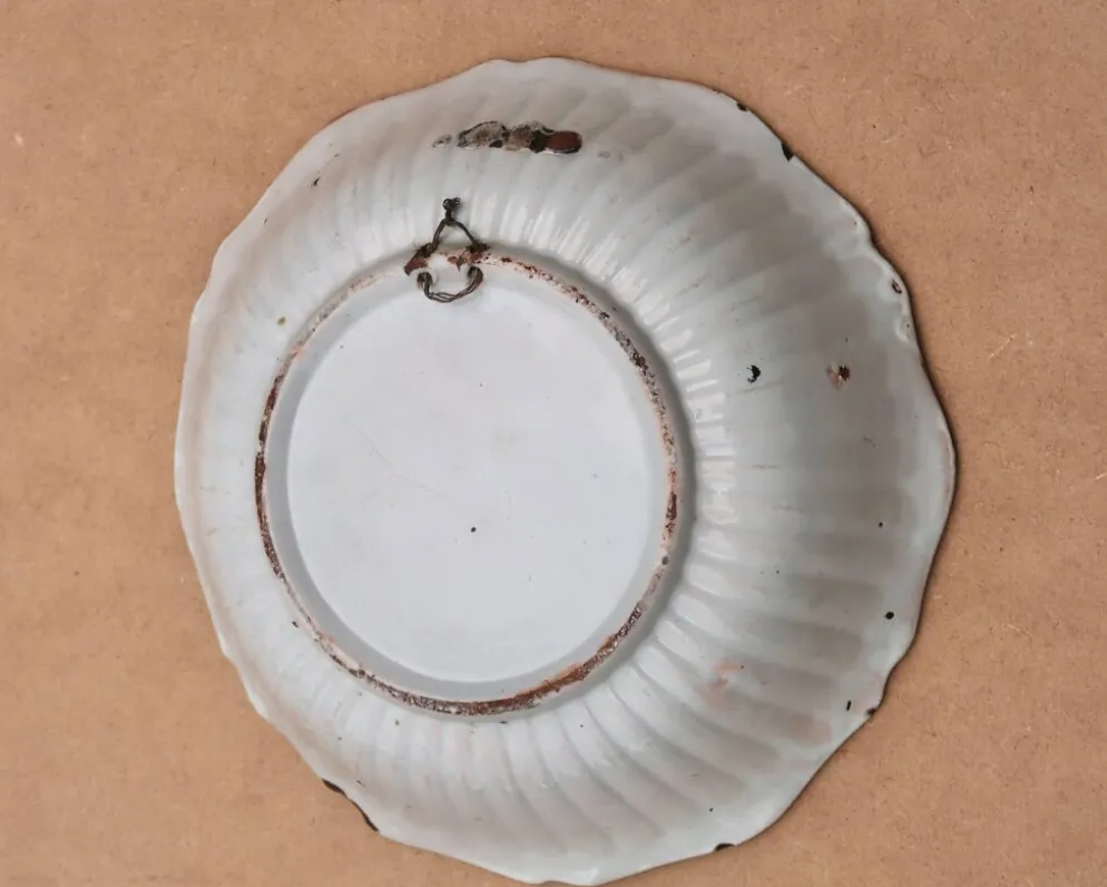 Saladier plat creux en faïence de Nevers XVIIIe