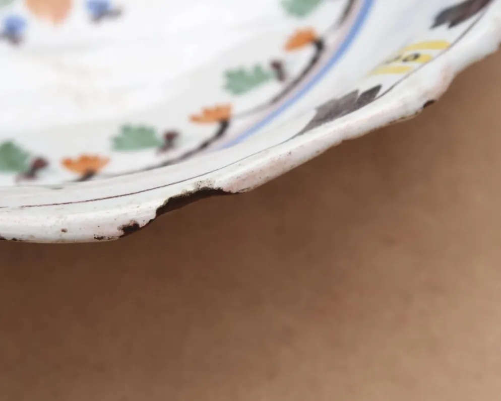 Saladier plat creux en faïence de Nevers XVIIIe