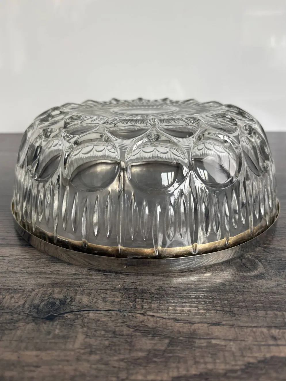 Saladier vintage en cristal moulé et métal argenté