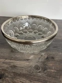 Saladier vintage en cristal moulé et métal argenté