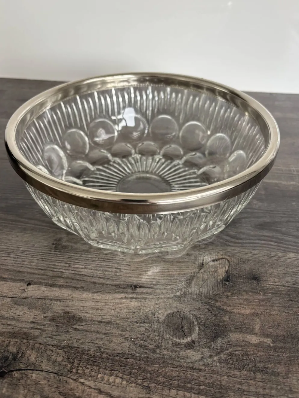 Saladier vintage en cristal moulé et métal argenté