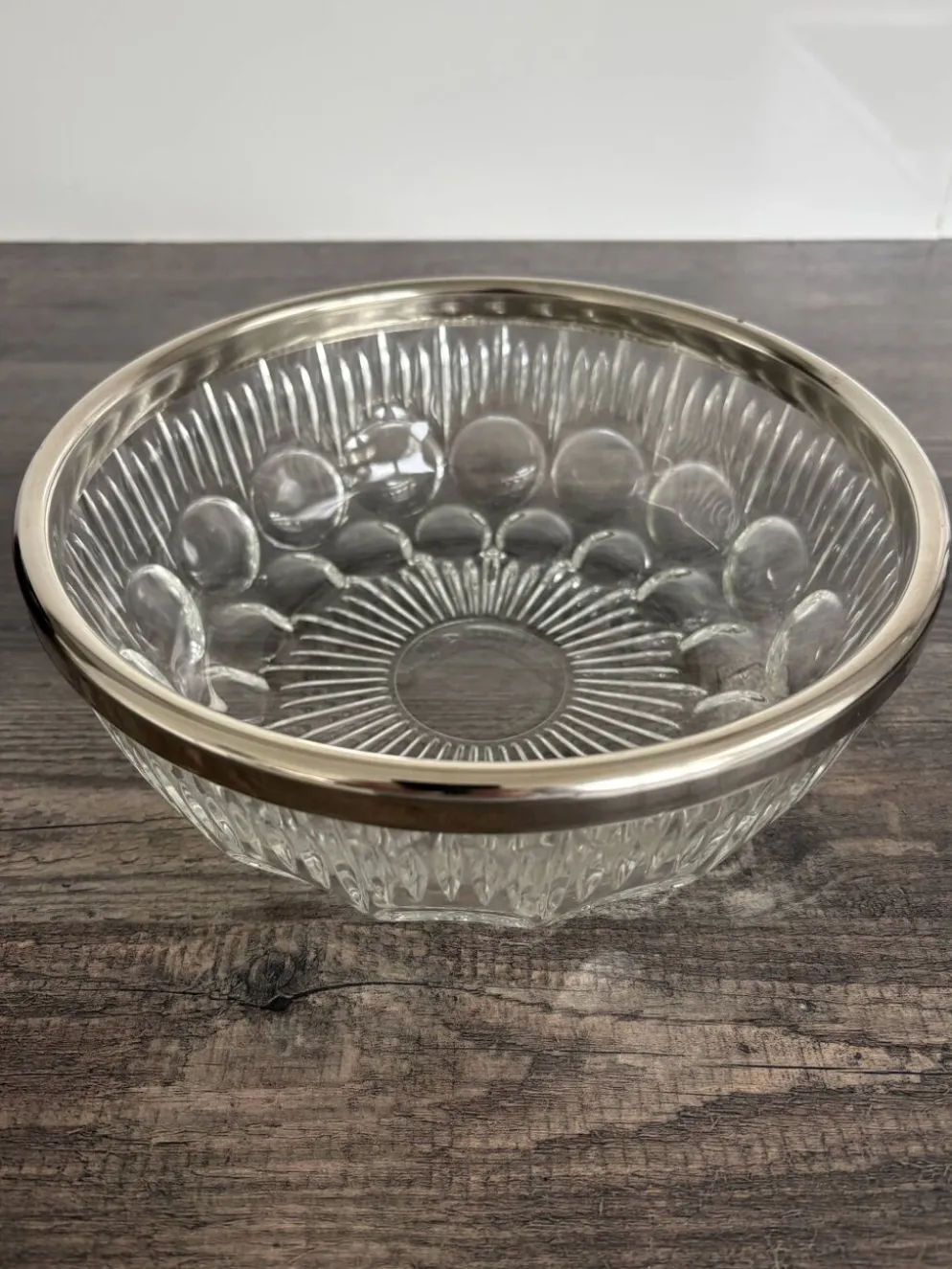 Saladier vintage en cristal moulé et métal argenté
