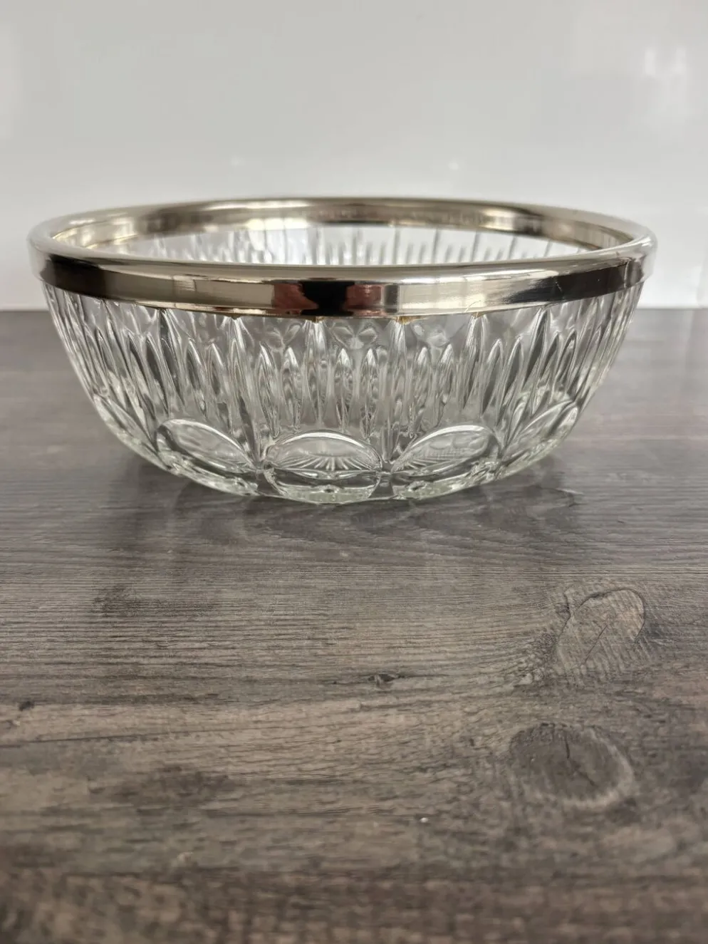Saladier vintage en cristal moulé et métal argenté