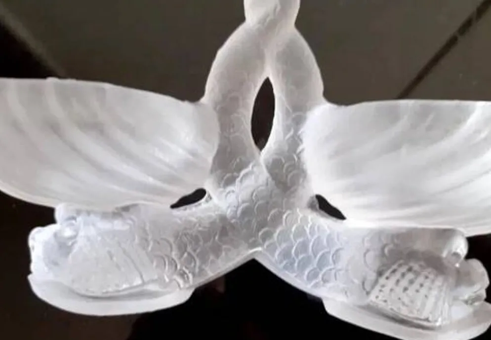 Saleron double forme, poissons entrelacés en verre opaque blanc