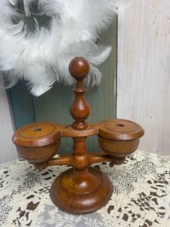 Saleron en bois pivotant ancien