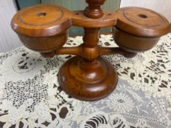 Saleron en bois pivotant ancien