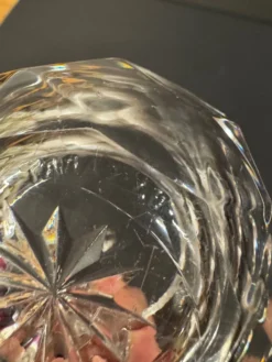 Salière double en cristal taillé signée Baccarat avec monture en métal