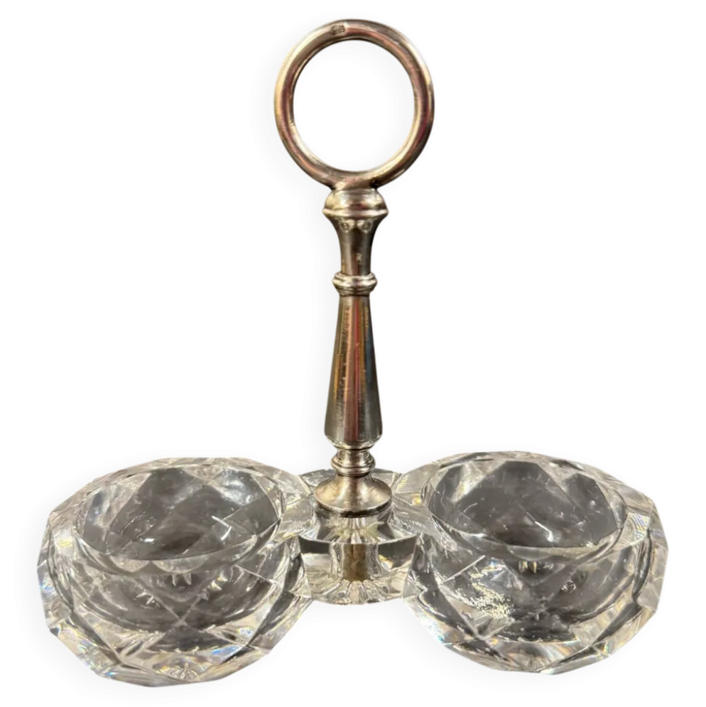 Salière double en cristal taillé signée Baccarat avec monture en métal