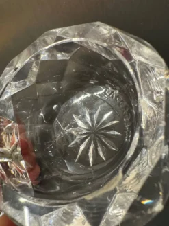 Salière double en cristal taillé signée Baccarat avec monture en métal